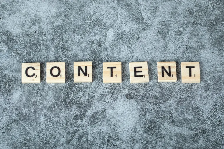 Litere care formează cuvântul "content"